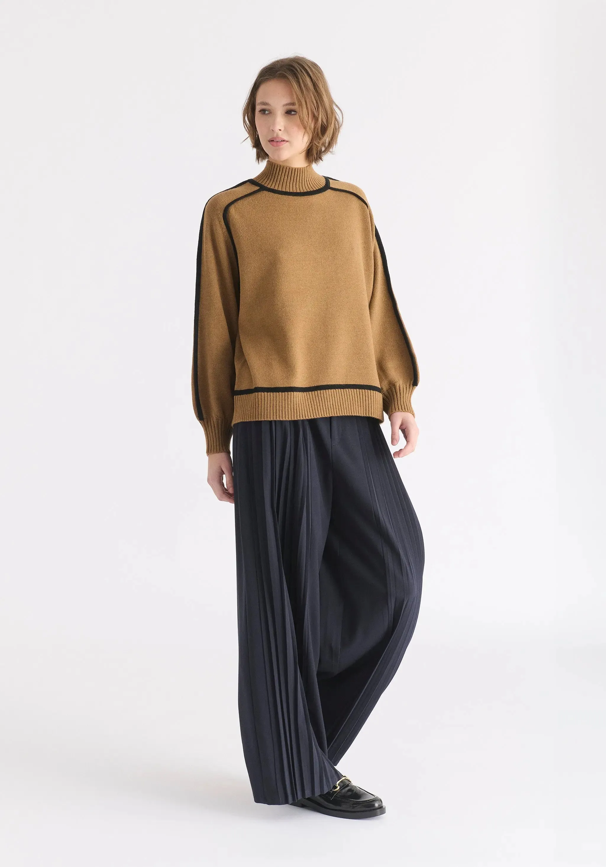 Brown and Black Contrast Stripe Piping Mock Neck Jumper