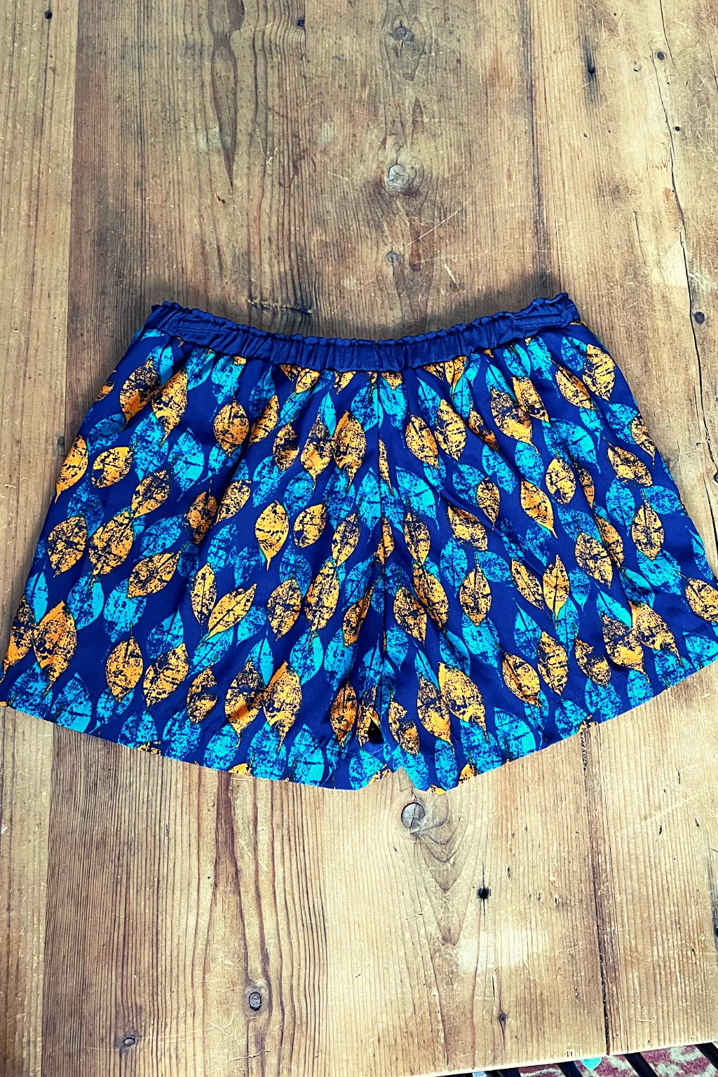 Calhoun Shorts in Batik Leaves