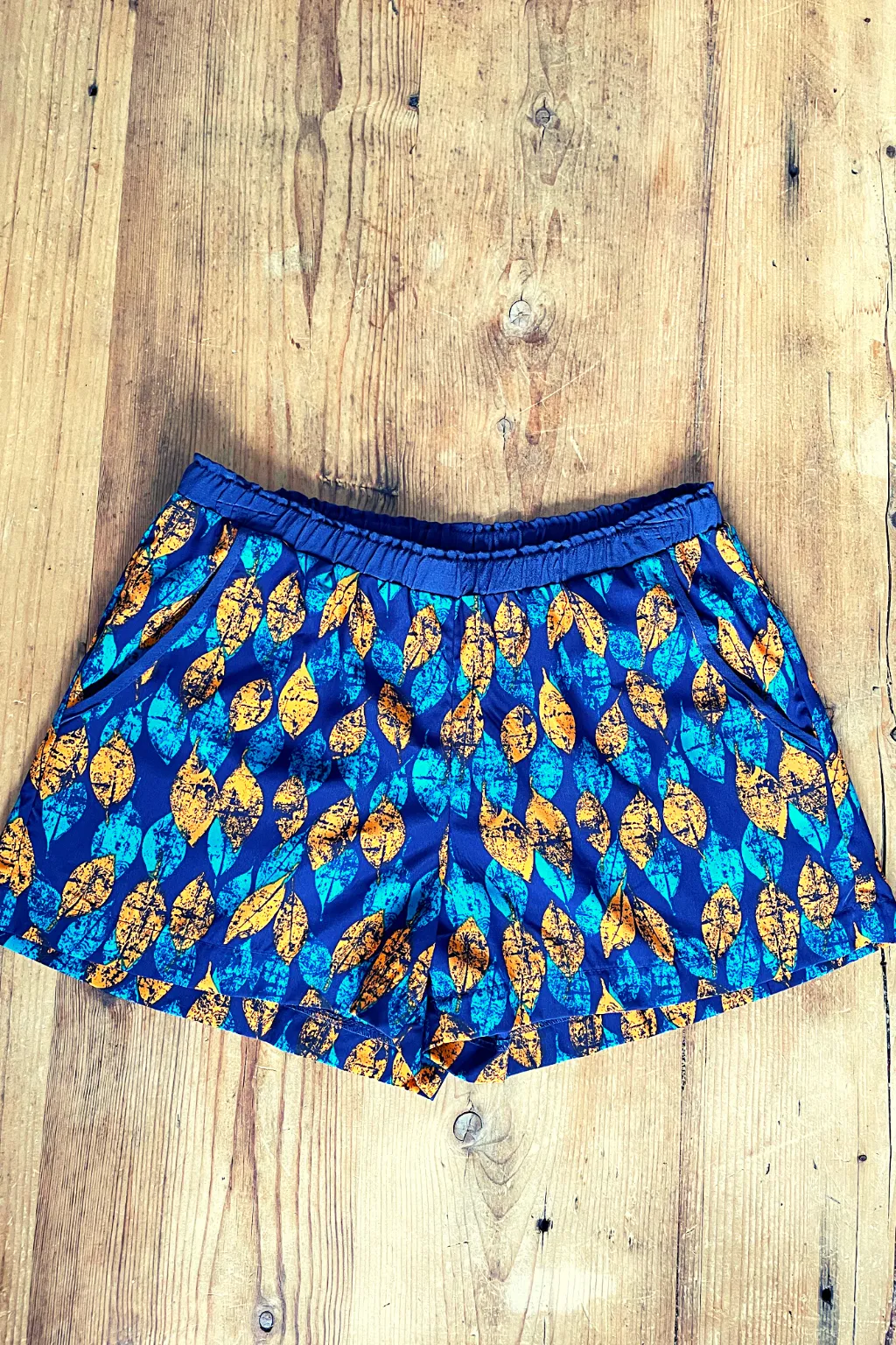 Calhoun Shorts in Batik Leaves