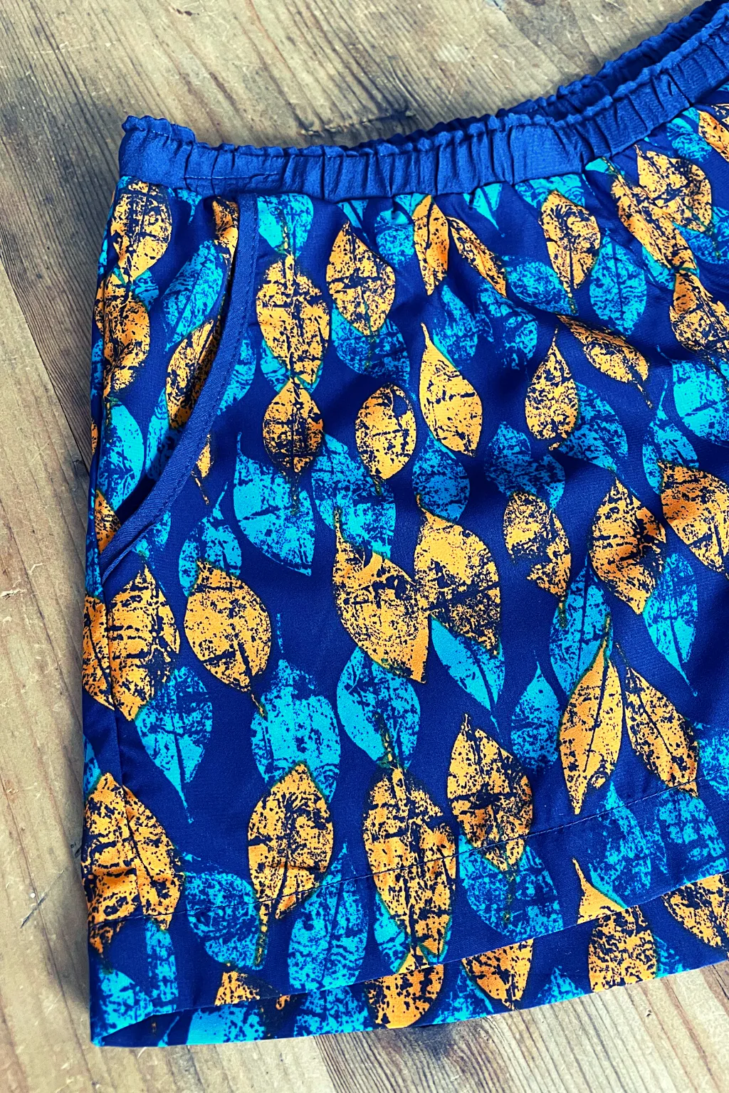 Calhoun Shorts in Batik Leaves